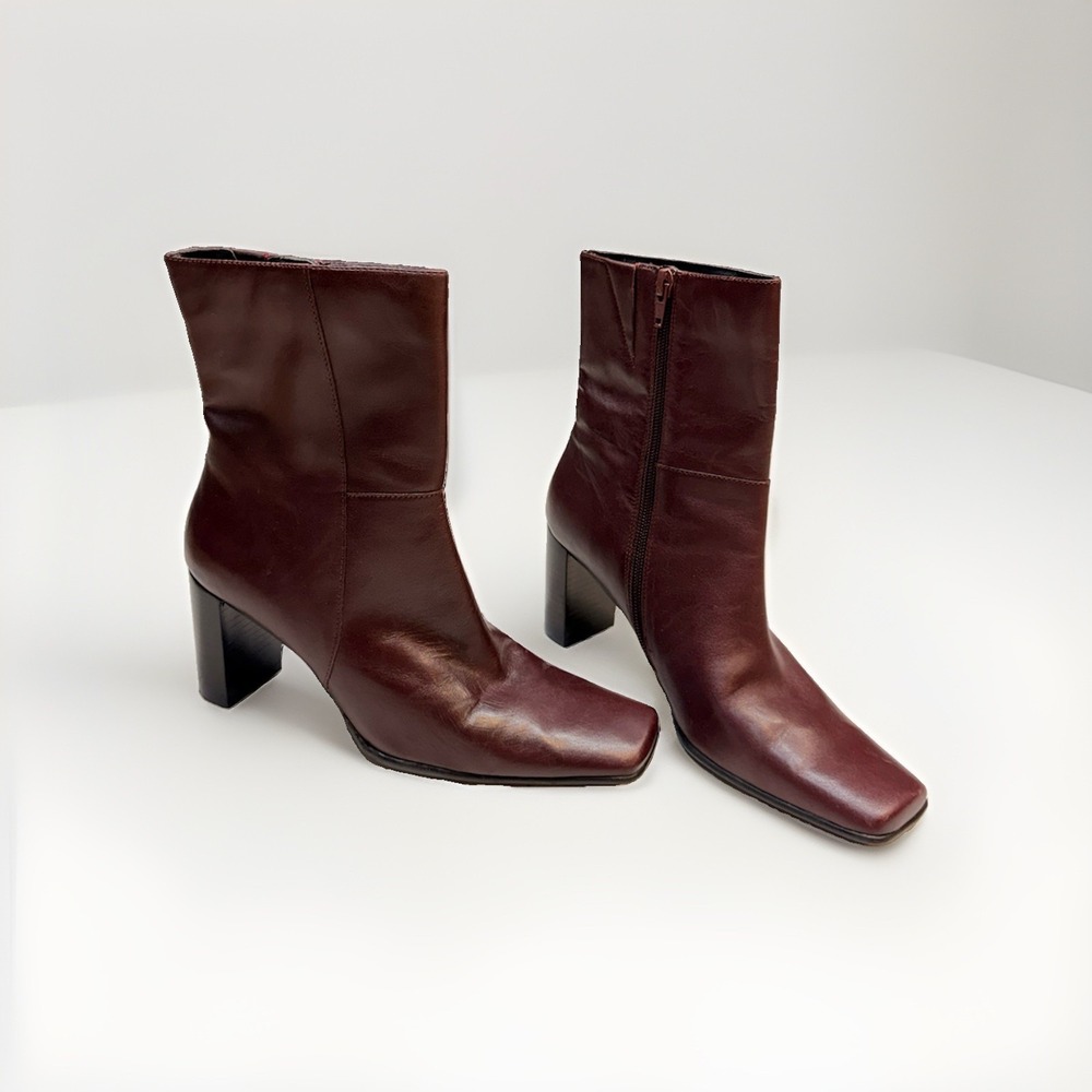 Bandolino Plum Leather Ankle Boots 6